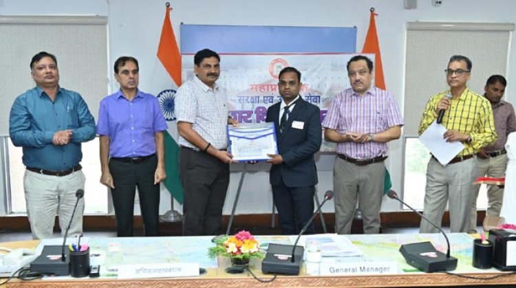 एनसीआर महाप्रबन्धक ने दस रेल कर्मचारियों को किया पुरस्कृत