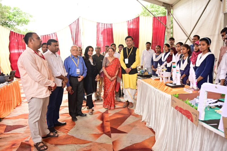 बारिश में भी नहीं थमा जोश, तीसरे दिन स्पेस महाकुंभ में लाॅन्च हुए 13 मॉडल रॉकेट