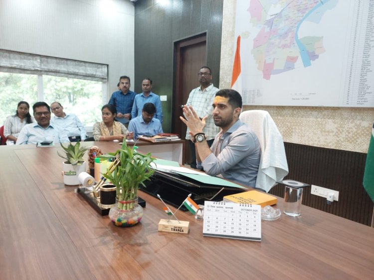 नवागत नगर आयुक्त ने संभाला कार्यभार, विभागीय अधिकारियों के साथ की समीक्षा बैठक