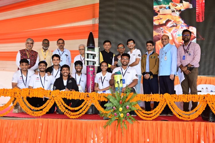 भारत के युवा वैज्ञानिकों ने कुशीनगर में चमकाया अंतरिक्ष नवाचार का परचम