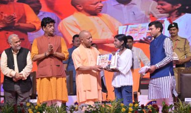 बच्चे स्मार्टफोन की जगह अच्छी पुस्तकों में करें अपने समय का निवेश : मुख्यमंत्री योगी