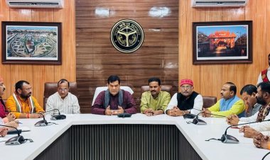 महापौर ने कैबिनेट मंत्री ए के शर्मा से ओटीएस व विस्तारित क्षेत्रों में विद्युतीकरण पर की चर्चा