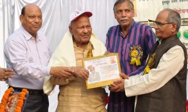 अरुण कुमार श्रीवास्तव 'शम्स गोरखपुरी' की पुस्तक 'तखलीक- ए-अरुण' का भव्य विमोचन