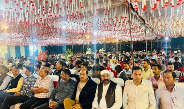 अजीतमल कवि सम्मेलन : कवियाें ने देशभक्ति से लेकर राजनीति की कविताओं से बांधा समां