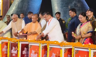 देव दीपावली : चेत सिंह घाट पर ‘काशी-कथा’ थ्रीडी शो ने बांधा समां