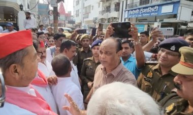 वाराणसी प्रशासन ने समाजवादी पार्टी के प्रमुख नेताओं को दालमंडी जाने से रोका