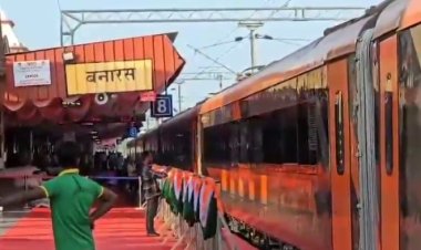 साज सज्जा के साथ बनारस रेलवे स्टेशन पहुंची वंदे भारत एक्सप्रेस, ट्रेन का किया गया ट्रायल