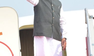 प्रधानमंत्री मोदी वाराणसी से बिहार के लिए रवाना, मुख्यमंत्री योगी ने किया विदा