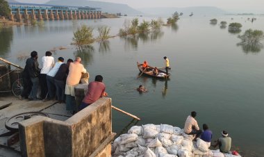 किसानों का धरना सातवें दिन भी जारी, इंजीनियर रिसाव रोकने में जुटी