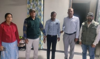 भू-अभिलेख निरीक्षक सात लाख रुपये की रिश्वत लेते गिरफ्तार