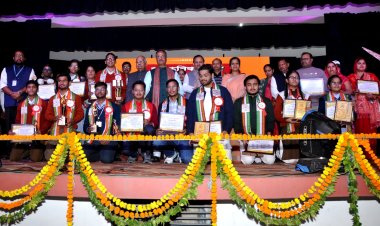 बच्चों को संस्कारवान बनाएं व मोबाइल की संस्कृति से दूर रखें : दिनेश शर्मा