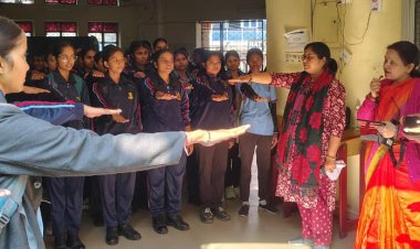 नवयुग कन्या महाविद्यालय में छात्राओं काे दी गई एसआईआर की जानकारी