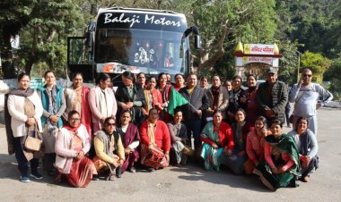 विधानसभा उपाध्यक्ष ने अयोध्या भ्रमण के लिए 60 सदस्यीय महिलाओं के दल को हरी झंडी दिखा किया रवाना