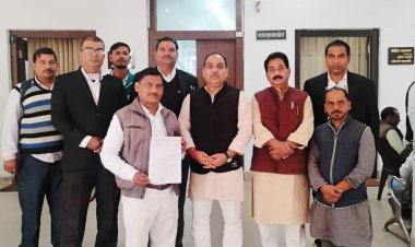 जानलेवा कफ सिरप का काला कारोबार: वाराणसी में कांग्रेस ने उठाई आवाज़, शासन-प्रशासन पर गंभीर आरोप