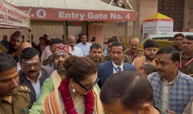 अभिनेत्री व सांसद कंगना रनौत ने श्री काशी विश्वनाथ मंदिर में किया दर्शन पूजन
