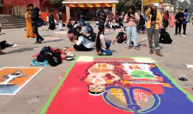 काशी तमिल संगमम-4 : अस्सी घाट पर बने रंगोली में रंगों की छटा बिखरी
