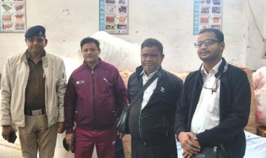 रेलवे लाइन किनारे छुपाकर रखा गया अनबुक्ड लगेज पकड़ा