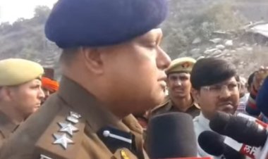 मीरजापुर : पोकलैंड मशीन से खदान मुंशी की मौत, ग्रामीणों ने मैनेजर काे बनाया बंधक