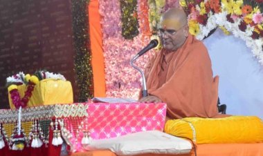 सनातन धर्म में गुरुओं की पूजा के साथ ही गुरु परम्परा की भी वन्दना : शंकराचार्य वासुदेवानन्द