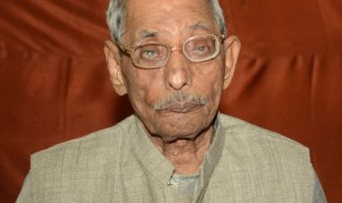 कवि पं विश्वनाथ दुबे की पांचवीं पुण्यतिथि मनी, उनकी सादगी काे किया गया याद