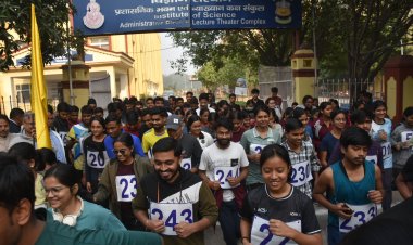 बीएचयू विज्ञान संस्थान के मिनी मैराथन में दौड़े विद्यार्थी,कुलपति ने भी की भागीदारी