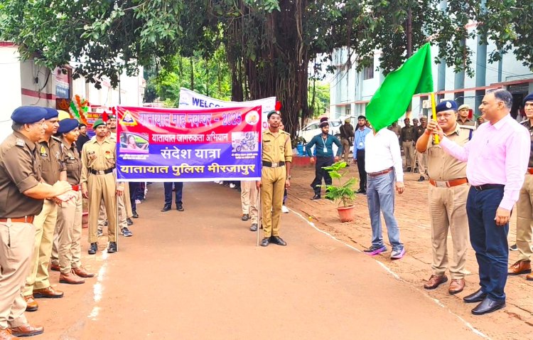 डीएम व एसएसपी ने किया यातायात माह का शुभारंभ, चेतना रथ को दिखाई हरी झंडी