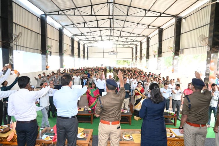 डीएम-एसपी ने किया यातायात माह का शुभारंभ, दिलाई शपथ