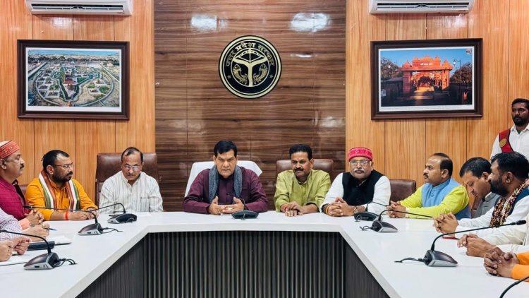 महापौर ने कैबिनेट मंत्री ए के शर्मा से ओटीएस व विस्तारित क्षेत्रों में विद्युतीकरण पर की चर्चा