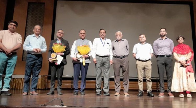 वैज्ञानिक संगोष्ठी में हड्डी रोग व रोबोटिक सर्जरी पर व्याख्यान