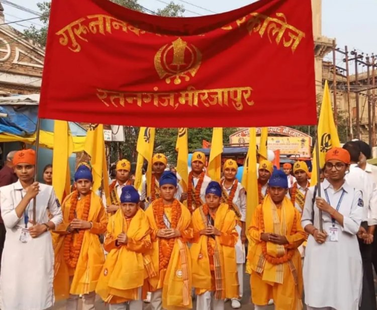 गुरु नानक देव के प्रकाशोत्सव पर भक्ति और वीरता से सराबोर हुई मीरजापुर की शोभायात्रा