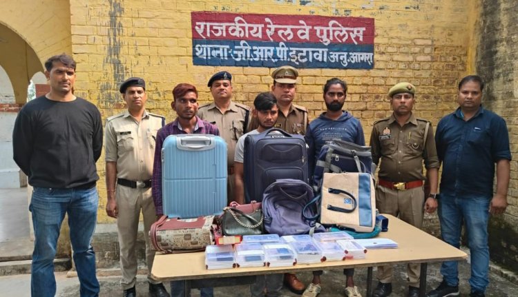 ट्रेन में यात्रियों के सामान की चोरियां करने वाले तीन शातिर चोर गिरफ्तार, सोने चांदी के आभूषण समेत कीमती सामान बरामद