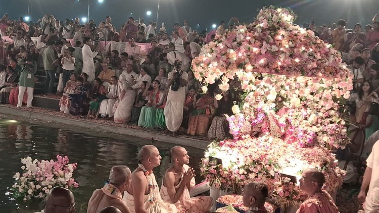 नौका विहार के साथ हुआ चंद्रोदय मंदिर के त्रिदिवसीय कार्तिक उत्सव का भव्य समापन