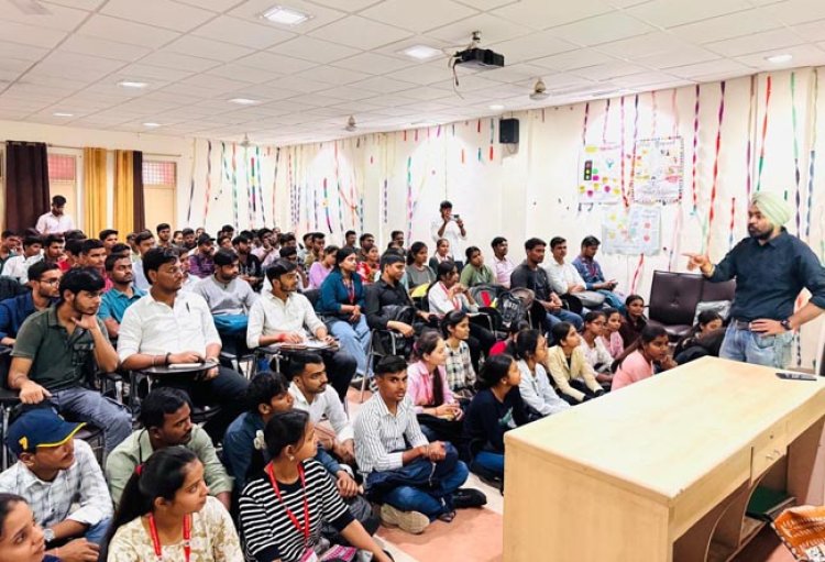 ईश्वर शरण महाविद्यालय में ‘‘कैम्पस टू कॉर्पारेट’’ कार्यशाला का आयोजन