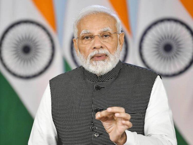  प्रधानमंत्री ने वाराणसी में चार नई वंदे भारत ट्रेनों को हरी झंडी दिखा कर कहा, विकास को नई गति देंगी ये आधुनिक ट्रेनें