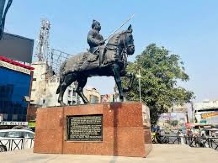 लखनऊ: महाराणा प्रताप गेट से राजनाथ सिंह और ब्रजेश पाठक का नाम गायब, भाजपा पार्षदों ने जताया विरोध