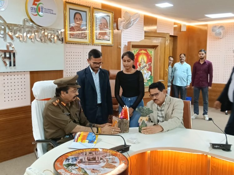 विद्यार्थियों की रचनात्मक क्षमता को उभारना शिक्षा का उद्देश्य : प्रो मुकेश पाण्डेय