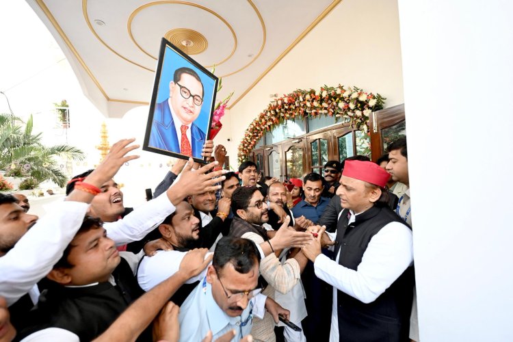 बरेली पहुंचे अखिलेश यादव, बोले— चुनाव आयोग पक्षपाती, सिर्फ विपक्षी दलों को परेशान कर रहा