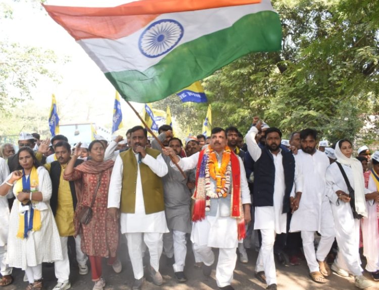 सरकारी नौकरियां घट रही हैं : संजय सिंह