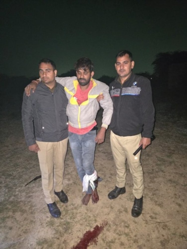 टप्पेबाजी करने वाले हिस्ट्रीशीटर बदमाश मुठभेड़ में घायल , हथियार और नगदी बरामद