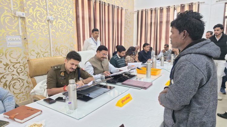 जिलाधिकारी ने सुनी जनसमस्याएं, निस्तारण के दिए निर्देश