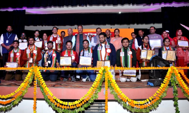 बच्चों को संस्कारवान बनाएं व मोबाइल की संस्कृति से दूर रखें : दिनेश शर्मा