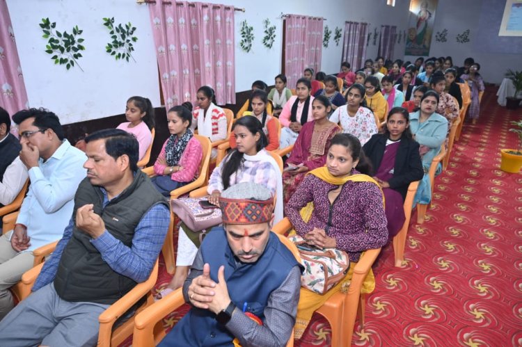 हिन्दी के संवर्धन के लिए लोकभाषाओं को सहेजने की जरूरत : डॉ. विद्याबिन्दु सिंह