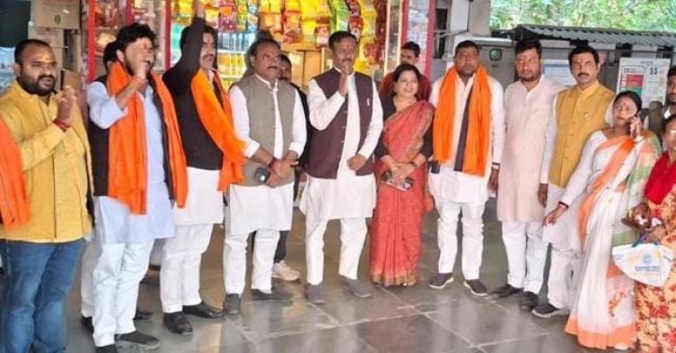 भाजपा युवा मोर्चा के कार्यकर्ता युनिटी मार्च गुजरात यात्रा के लिए हुए रवाना