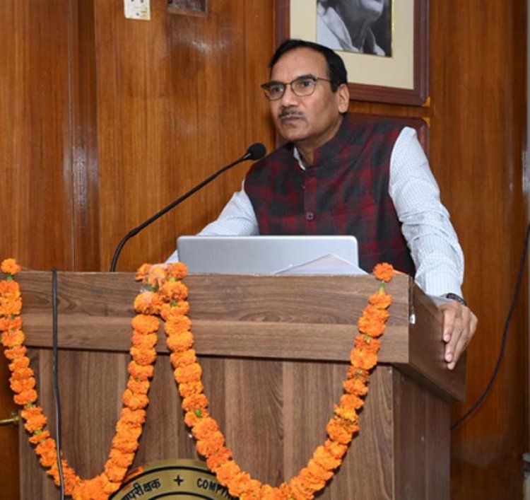 भाजपा युवा मोर्चा के कार्यकर्ता युनिटी मार्च गुजरात यात्रा के लिए हुए रवाना