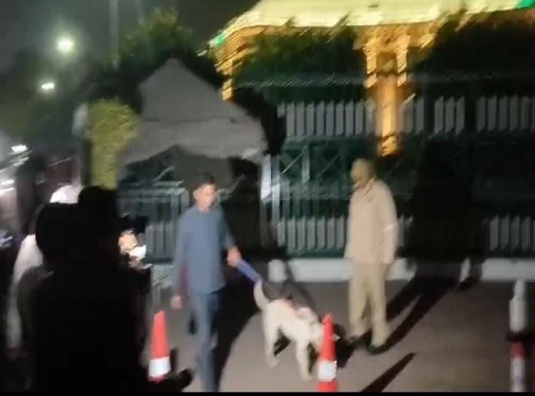 लखनऊ में कई इमारतो और स्कूल भवनो को बम से उड़ाने की धमकी भरा मिला पत्र