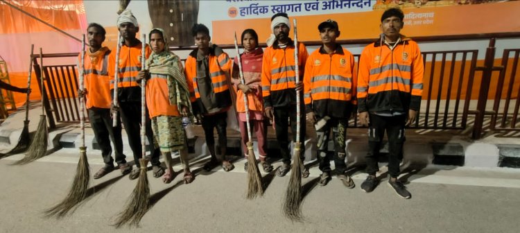 राम मंदिर के ध्वजारोहण समारोह को सफल बनाने में सफाई कर्मी और सेवादार निभा रहें अहम भूमिका