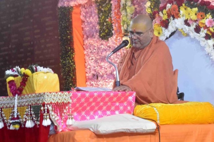 सनातन धर्म में गुरुओं की पूजा के साथ ही गुरु परम्परा की भी वन्दना : शंकराचार्य वासुदेवानन्द