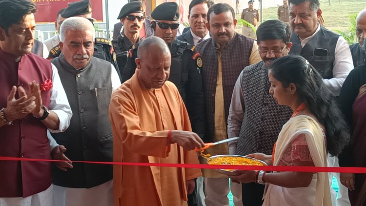 मुख्यमंत्री योगी ने किया 36वें गीडा स्थापना दिवस ट्रेड शो का उद्घाटन