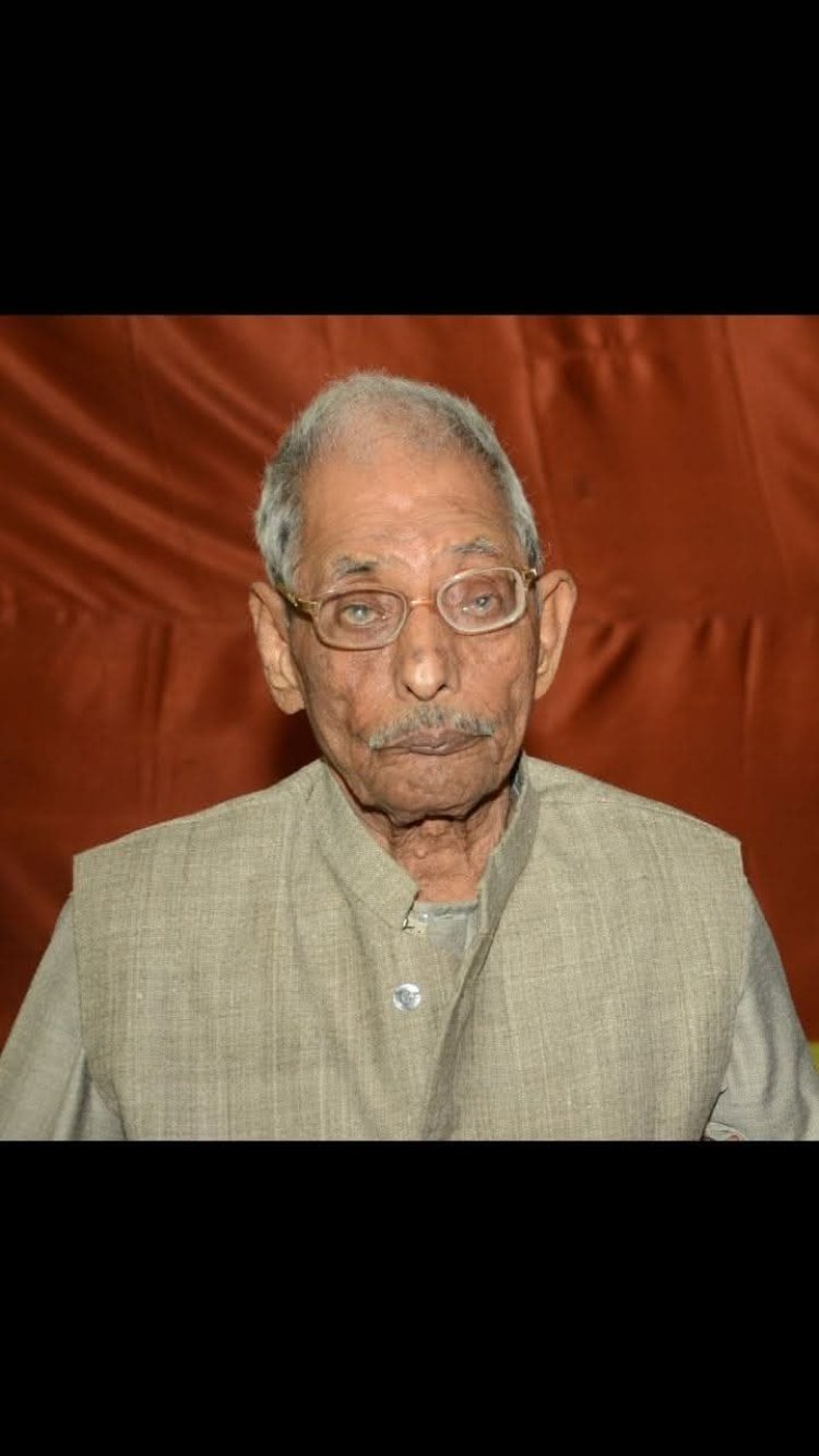 कवि पं विश्वनाथ दुबे की पांचवीं पुण्यतिथि मनी, उनकी सादगी काे किया गया याद