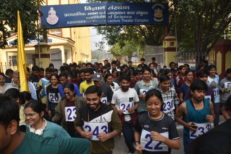 बीएचयू विज्ञान संस्थान के मिनी मैराथन में दौड़े विद्यार्थी,कुलपति ने भी की भागीदारी